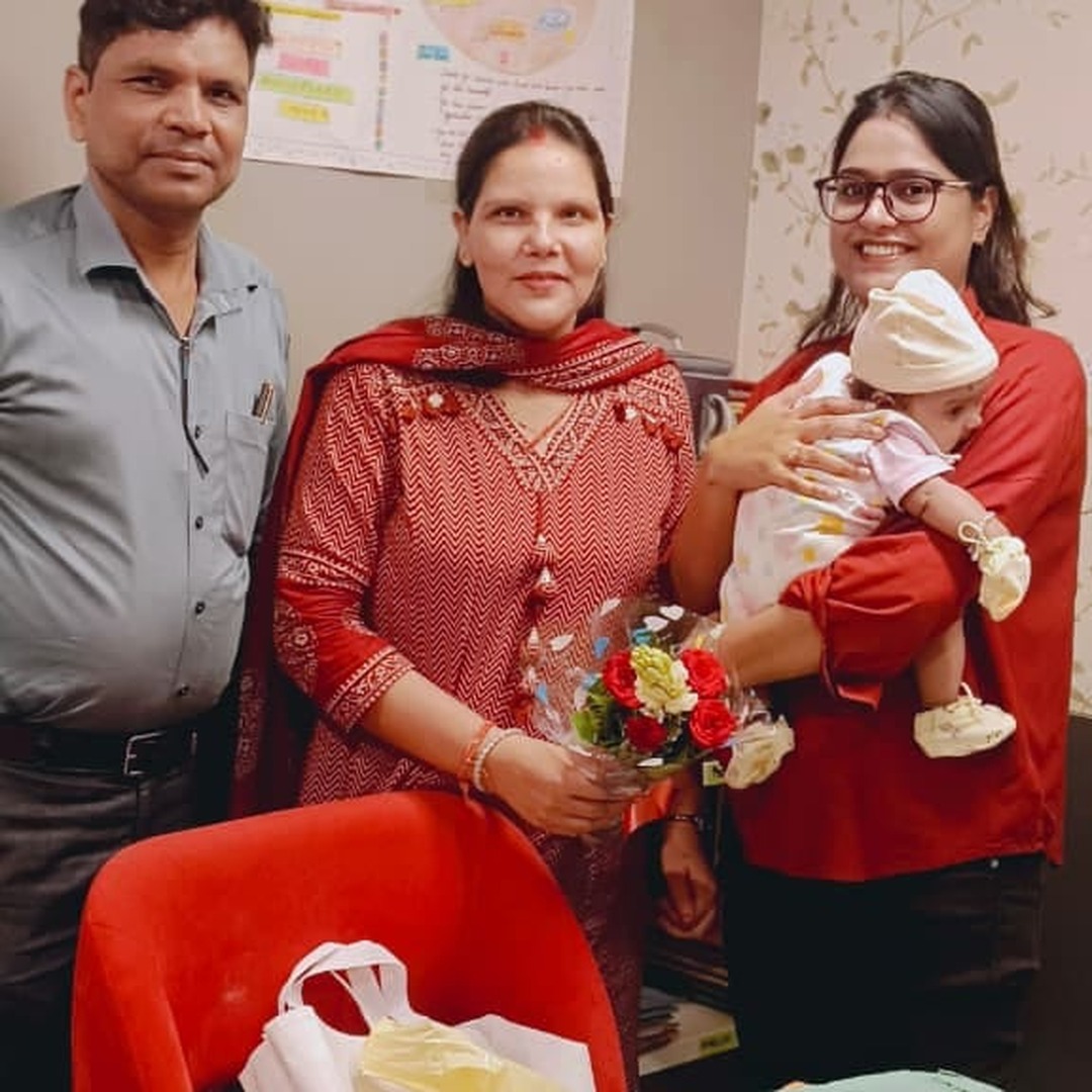 HomeIVF fertility doctors and nurses celebrating an IVF newborn baby