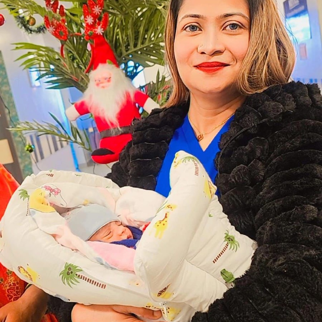 HomeIVF baby with grandparents on delivery day at the fertility clinic